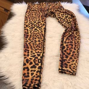 Teeki hot pants leggings cheetah print size S